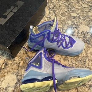 Boys Sneakers Size 5Y Nike Kids'  Lebron XIX Basketball Shoes CITRON/BLUE/WHITE